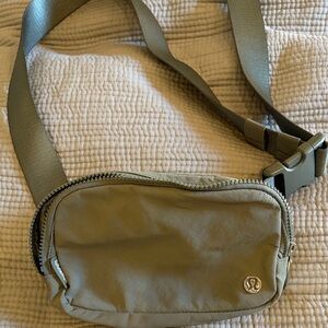 lululemon athletica Khaki Men's Belt Bag